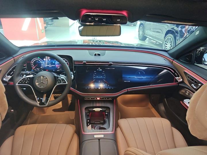 E-Class 2025 E 300 L Luxury photo 5