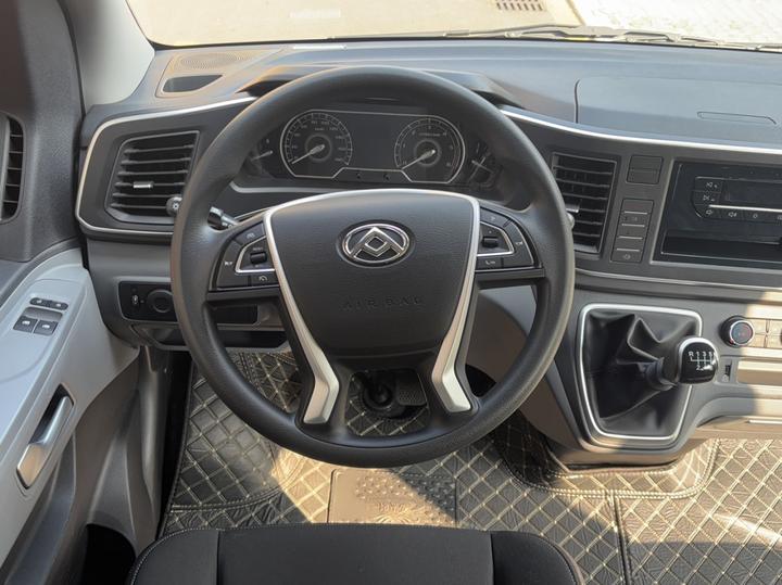 MAXUS V80 2025 Value 2.0T MT Short Wheelbase 127Ps 5/6-Seater photo 6