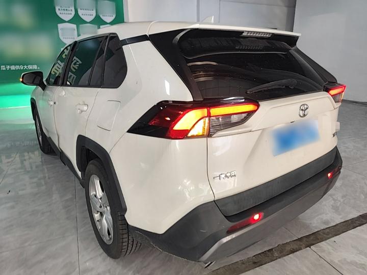 RAV4 2020 2.0L CVT RWD photo 4