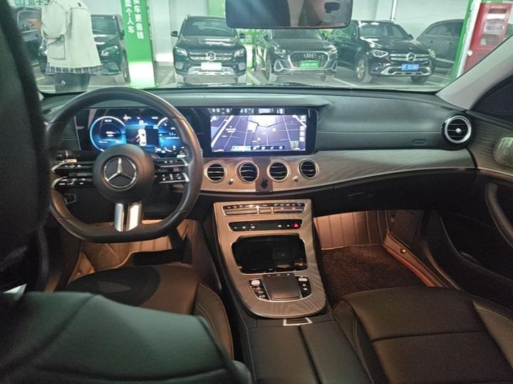 E-Class 2022 E 300 L Sport Luxury photo 6