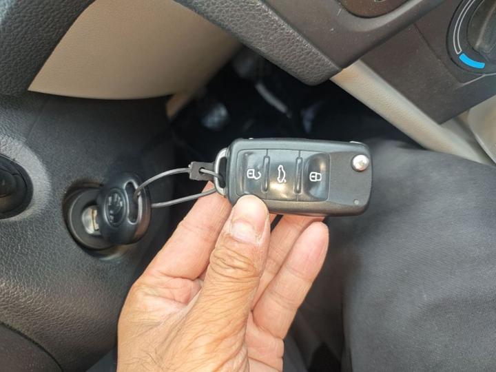 Rapid 2015 1.4L MT photo 8