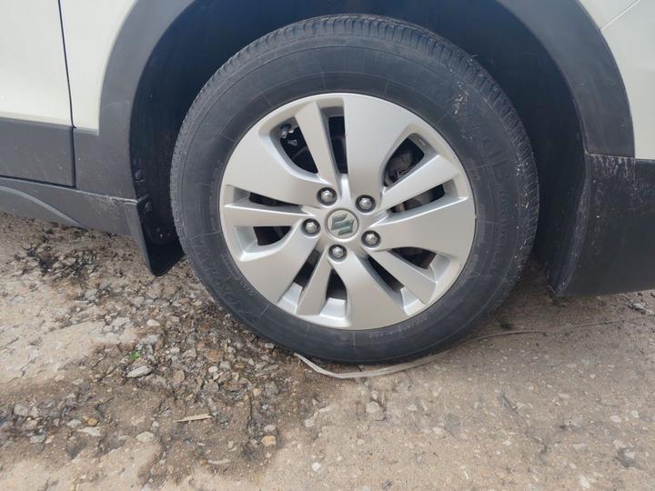 2014 1.6L MT RWD Progressive photo 8