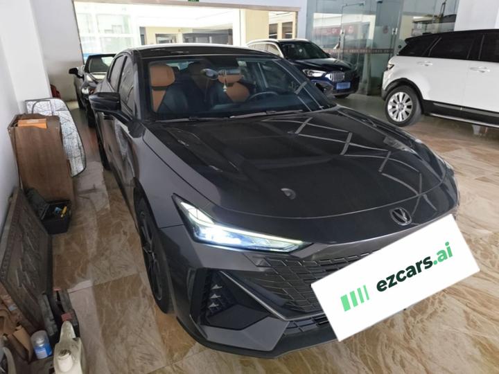 UNI-V 2022 1.5T Premium photo 3