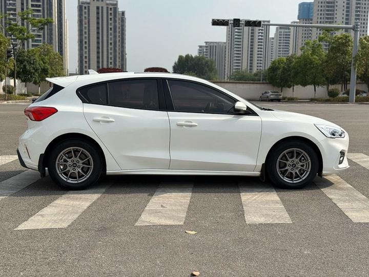 Focus 2020 Hatchback EcoBoost 180 AT photo 2