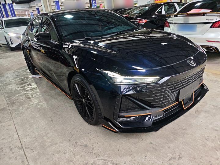 UNI-V 2022 1.5T Sport photo 3