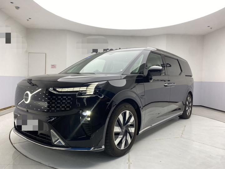 EM90 2025 Ultra 6-Seater