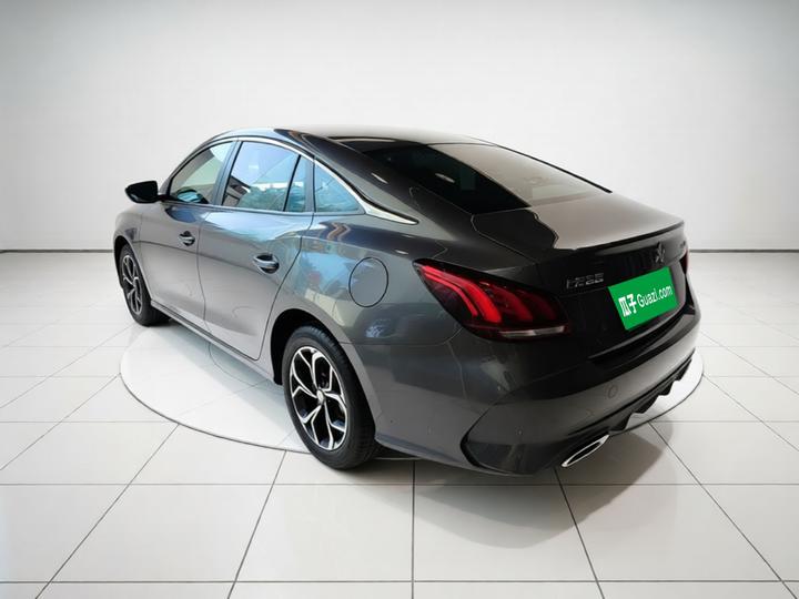 MG5 2022 180DVVT CVT Luxury photo 4