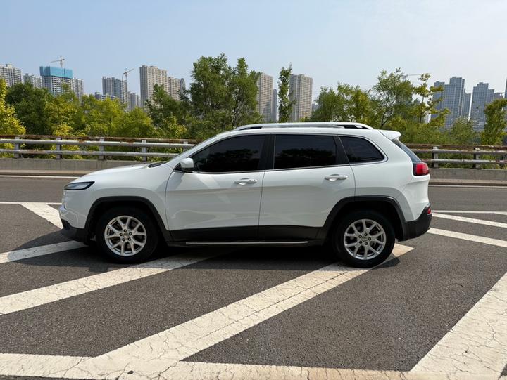 Cherokee 2016 2.4L Leading Smart photo 4