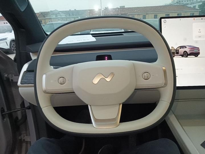 L60 2025 60kWh RWD photo 6