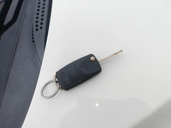 K2 2015 Hatchback 1.4L AT GLS photo 8