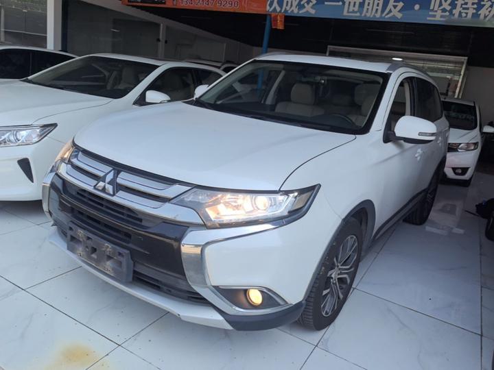 Outlander 2018 2.0L RWD Honor 5-Seater