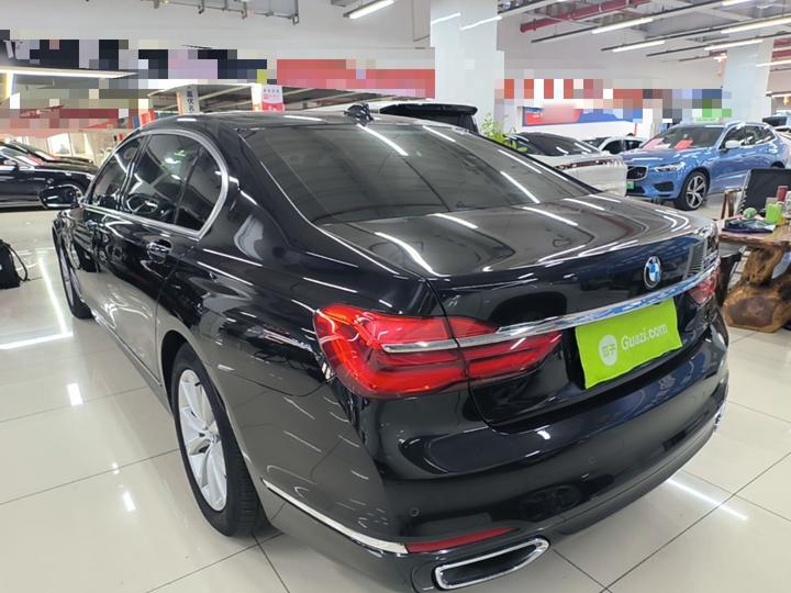 7 Series 2016 730Li Leading photo 4