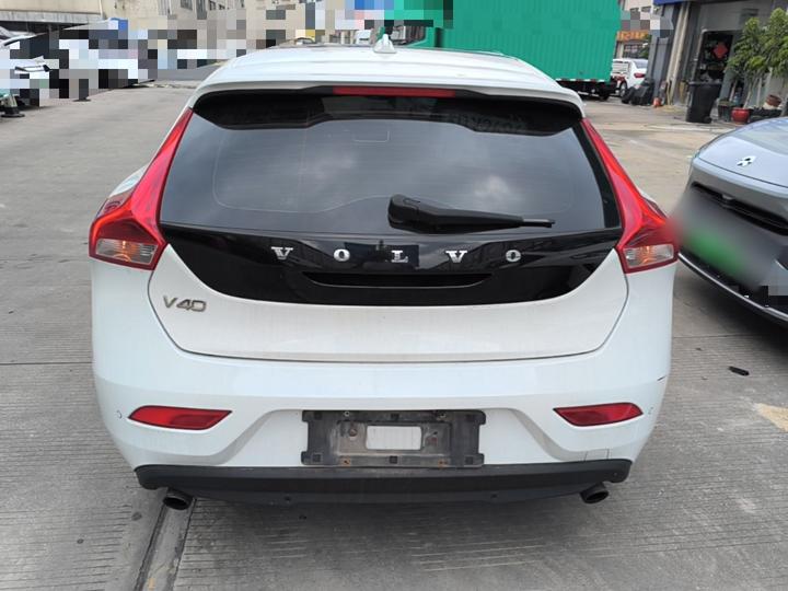 V40 2015 1.6T photo 3