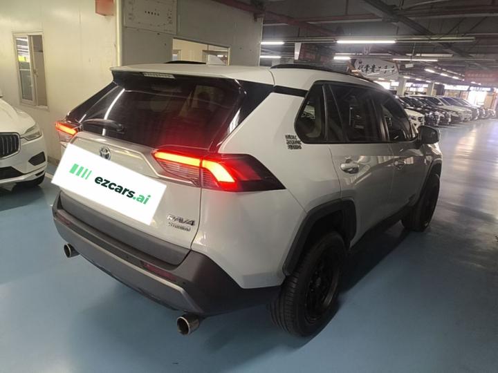 RAV4 2020 Hybrid 2.5L E-CVT AWD Flagship photo 4