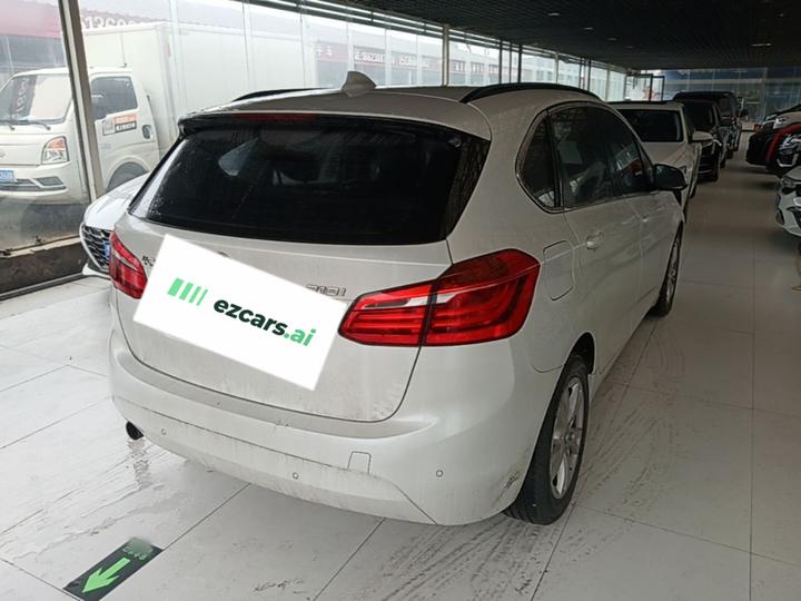2 Series Wagon 2016 218i Leading photo 6