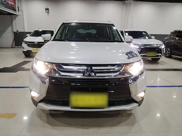 Outlander 2018 2.0L RWD Honor 5-Seater photo 2