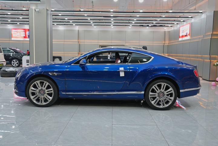 2016 4.0T GT V8 Standard photo 4