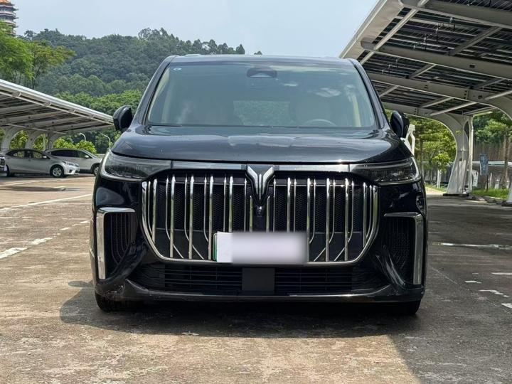 Voyah Dreamer 2024 PHEV Extended Range Premium photo 2