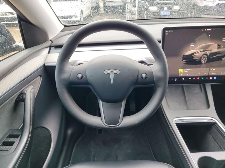 Model Y 2024 RWD photo 6