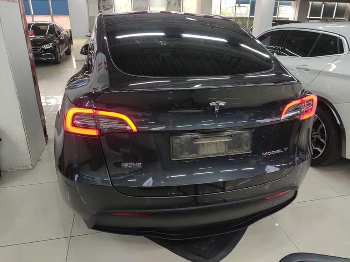 Model Y 2024 RWD photo 3