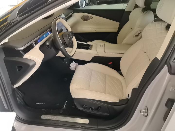 10 EM-P 2025 240 AWD Ultra photo 6