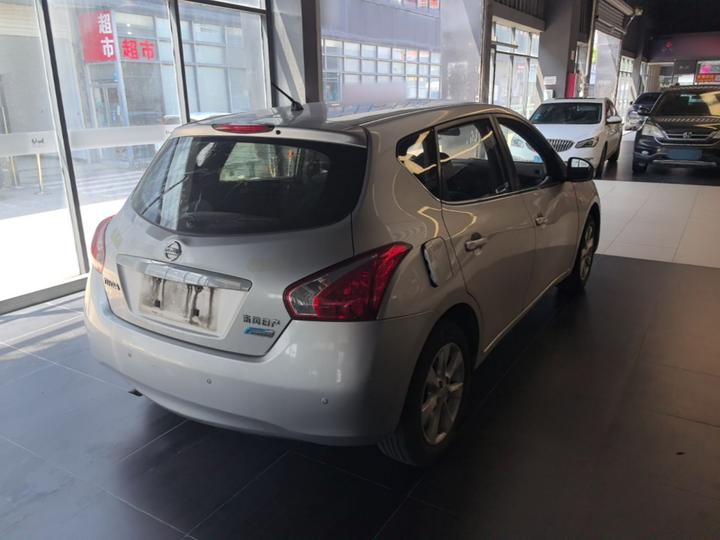Tiida 2014 1.6L CVT Comfort photo 4