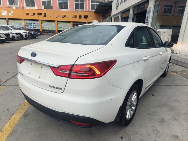 Escort 2019 1.5L AT photo 4
