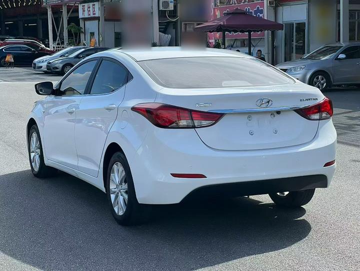Elantra 2016 1.6L AT Smart photo 4