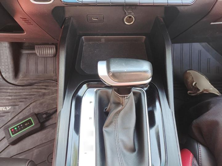 Emgrand S 2021 1.4T CVT Premium photo 2