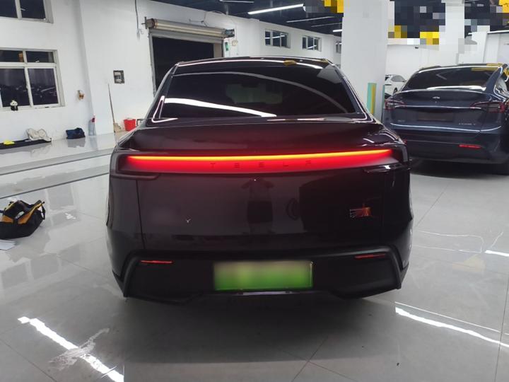Model Y 2025 RWD Launch Edition photo 5