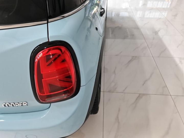 2019 1.5T COOPER 5-Door photo 7