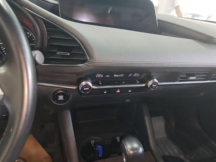 3 Axela 2022 2.0L AT photo 8