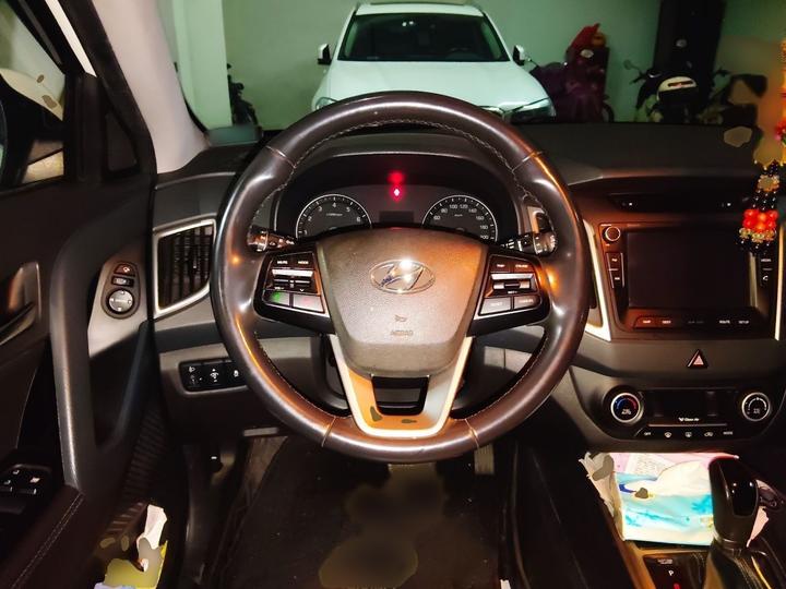 ix25 2015 1.6L AT RWD Premium DLX photo 3