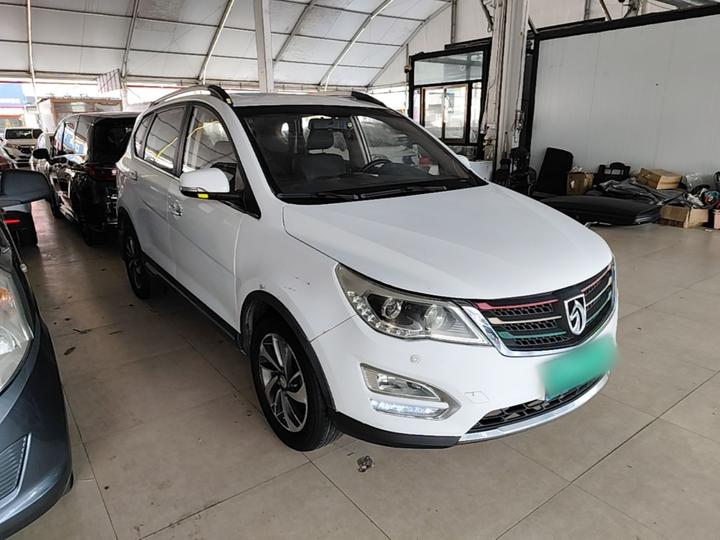 560 2015 1.8L MT Luxury photo 3