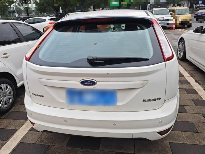 Focus 2013 Hatchback Classic 1.8L MT photo 5