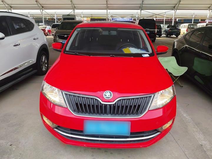 Rapid Spaceback 2019 1.5L AT Comfort photo 2