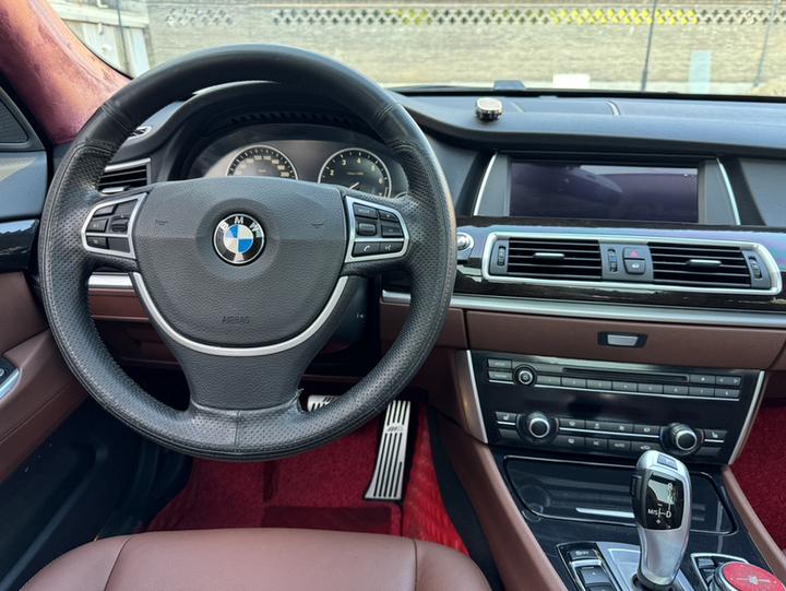 5 SeriesGT 2015 528i Leading photo 2