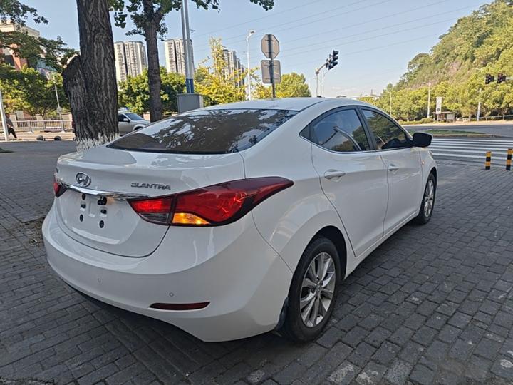 Elantra 2016 1.6L AT Smart photo 4