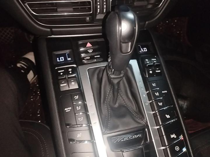 2021 Macan 2.0T photo 5