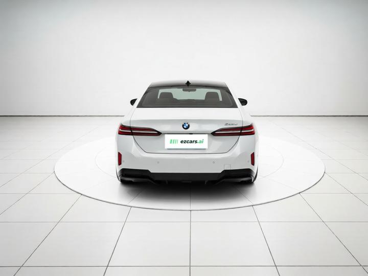 5 Series 2025 530Li Leading M Sport Package photo 5