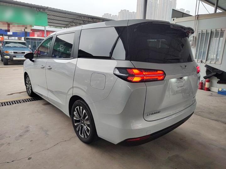 730 EV 2025 EV 500km Luxury photo 4