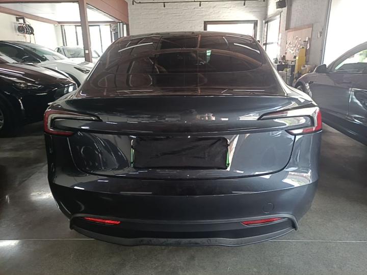 Model 3 2023 RWD photo 3
