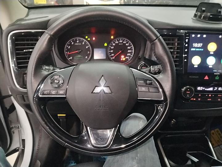 Outlander 2018 2.0L RWD Honor 5-Seater photo 6