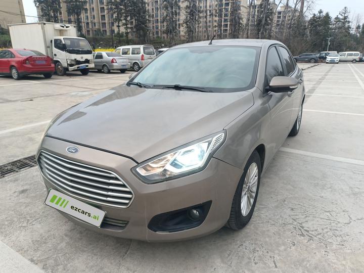 Escort 2015 1.5L MT Comfort