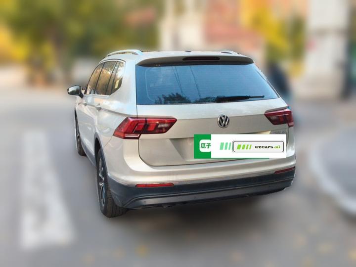Tiguan L 2017 330TSI AT RWD Luxury photo 4