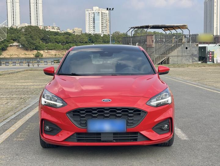 Focus 2019 Hatchback EcoBoost 180 AT ST Line photo 2