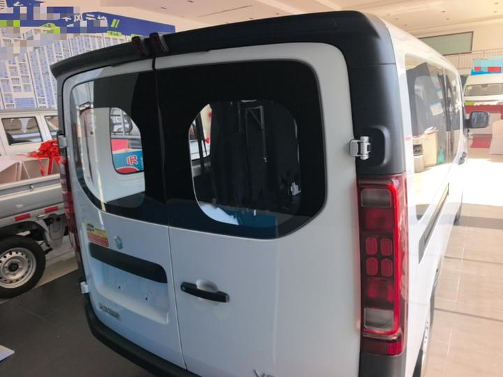 V919 2025 Honor 50kwh Short Wheelbase Elite 6-Seater photo 5