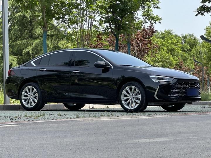 Regal 2024 28T photo 2