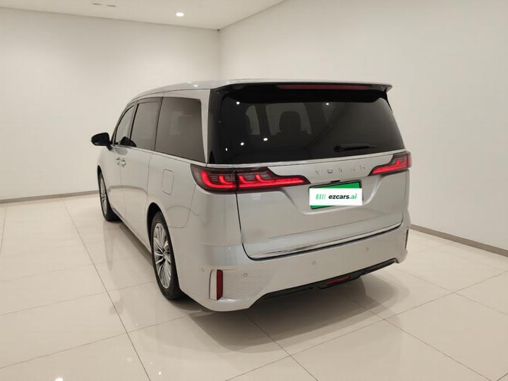 Voyah Dreamer 2024 PHEV Extended Range Premium photo 4