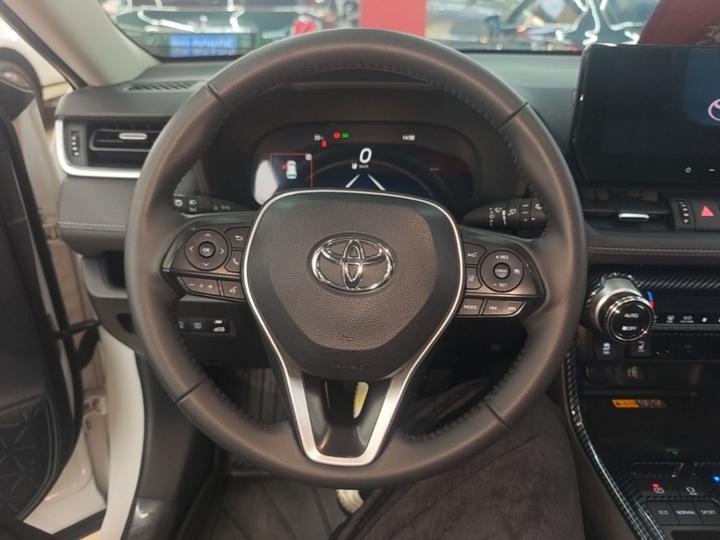 RAV4 2023 2.0L CVT RWD Plus photo 2
